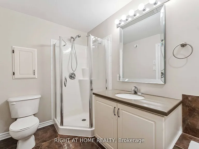 130 Tandalee Cres — Photo 15
