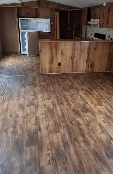 6909 Sunbeam Ct — Photo 2