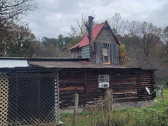 3rd image of 1941 Bluff Mountain Rd