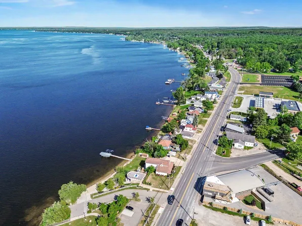 5752 W Houghton Lake Dr, Houghton Lake, MI 48629
