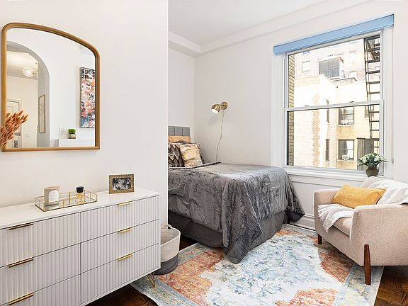 4th image of 600 W End Ave APT 7E