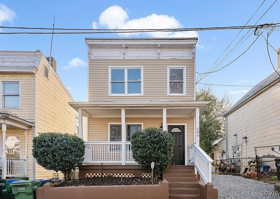1st image of 205 E 16th St
