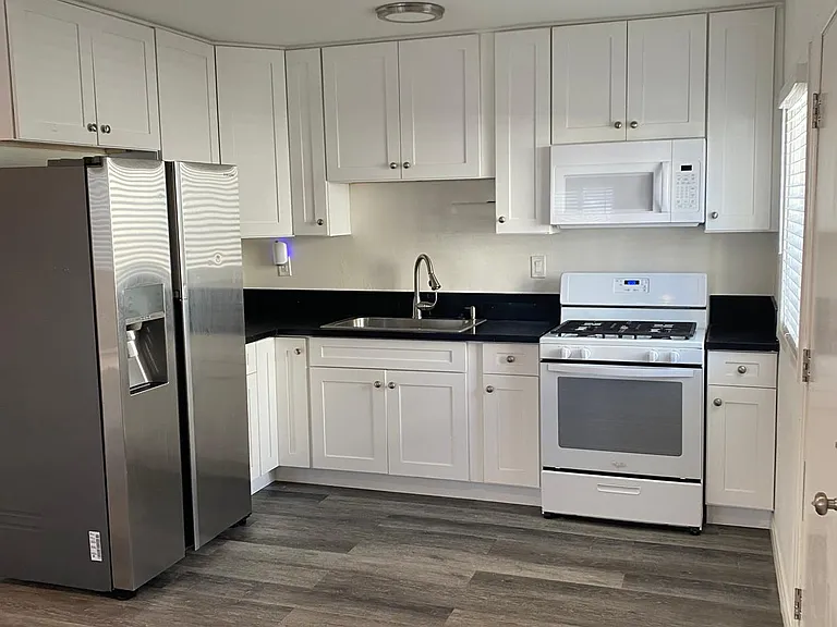 11104 Aqua Vista St — Photo 31