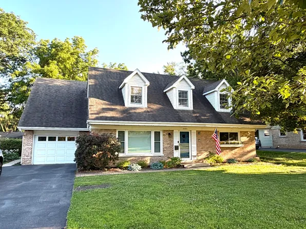 2283 Bellevue Pl, Northbrook, IL 60062