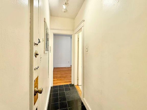 4th image of 26 Chiswick Rd APT 6