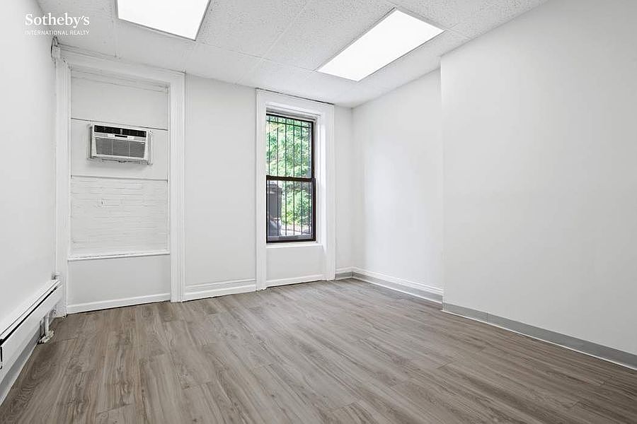 1st image of 524 W 46th St #2