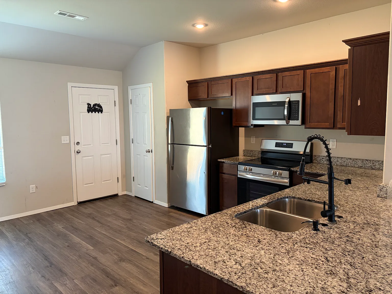 4 bed, 1470 sqft, $1,700 — Photo 3