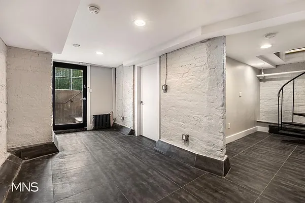 Rented by MNS | media 25