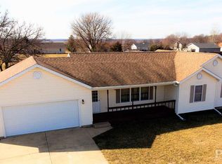 14023 Grandview Dr, Manito, IL