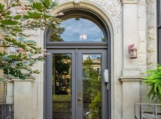 651 W Barry Ave #1, Chicago, IL 60657