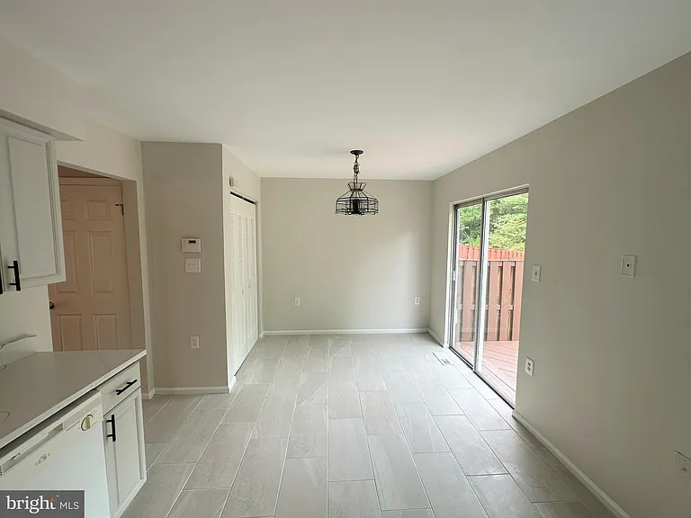 7822 Brookview Ct — Photo 10