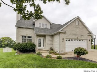 402 James Creek Ln, Jacksonville, IL 62650