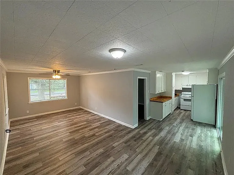 466 Pinehill Dr — Photo 5