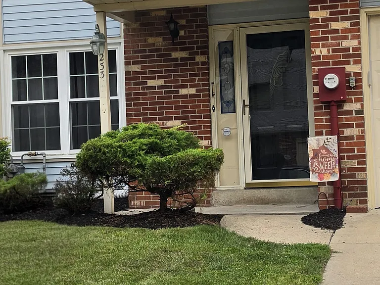 233 Shady Ln — Photo 2