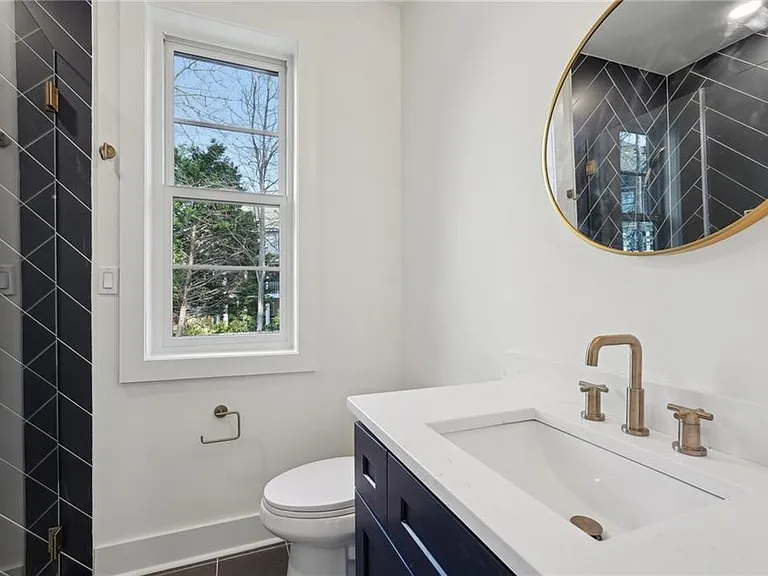 120 Thome Dr — Photo 62