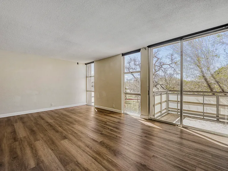 2500 S York St — Photo 11