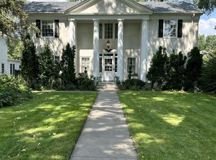 1811 Summit Ave, Saint Paul, MN 55105