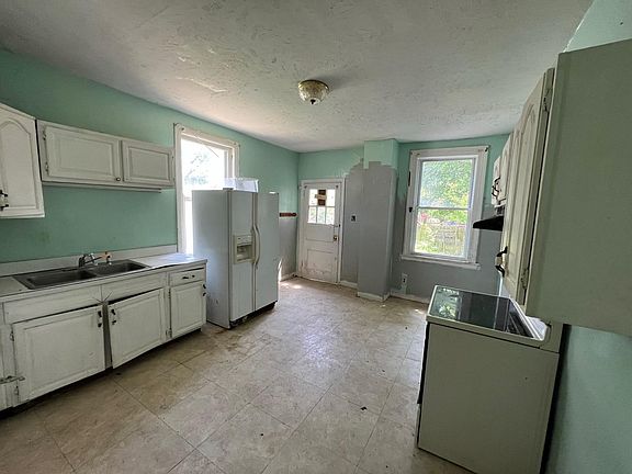 2nd image of 3844 Trevor Ave