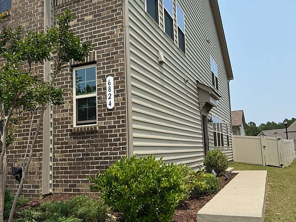 3rd image of 6824 Piper Thorn Way