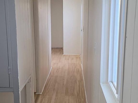 5th image of 2602 E Walnut St #9