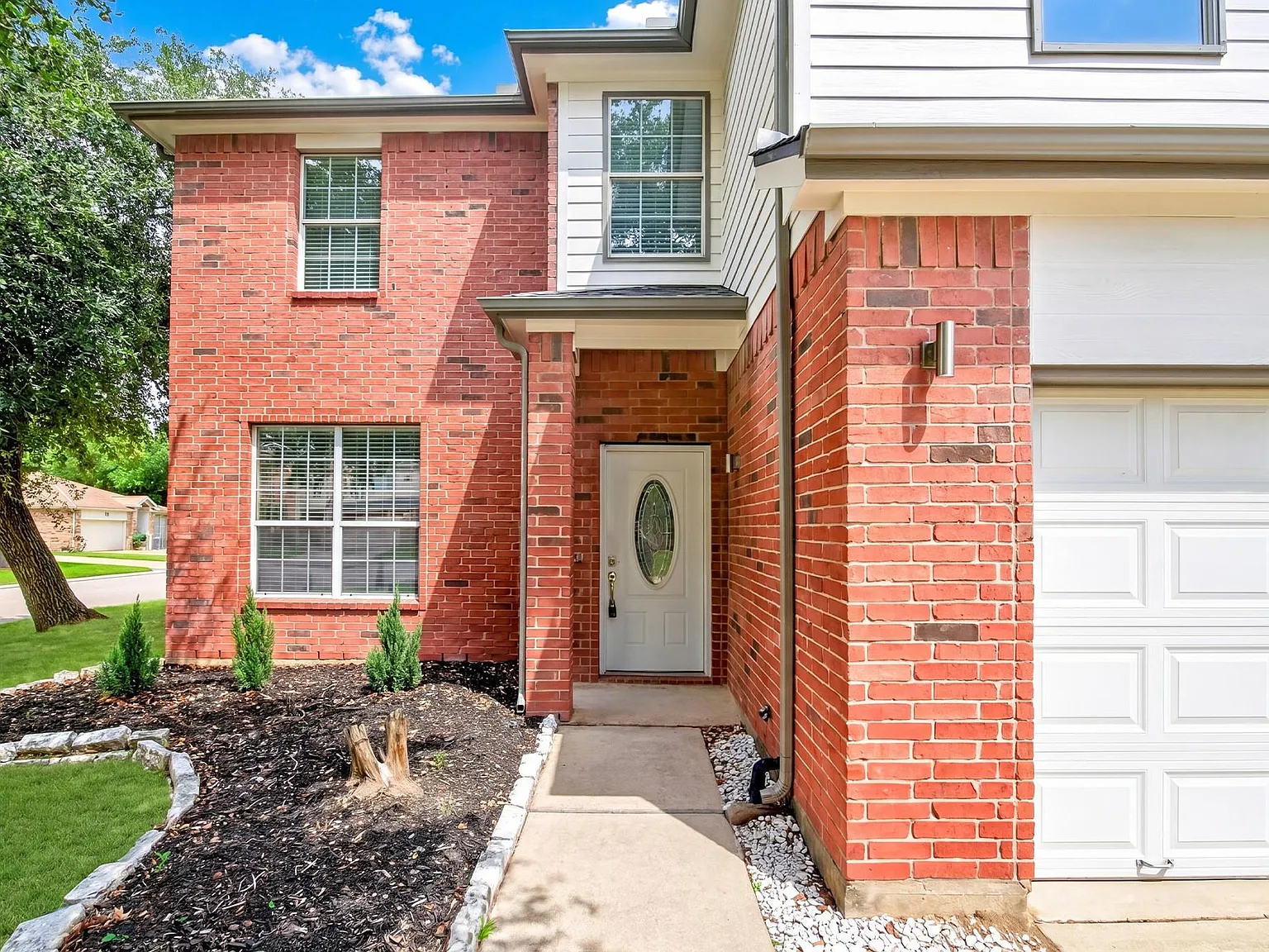 3 bed, 2.5 bath, 2106 sqft, $2,800 — Photo 4