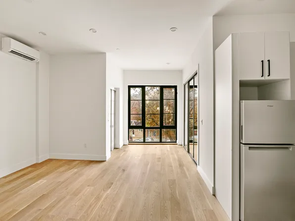 346 Metropolitan Avenue image 3 of 8