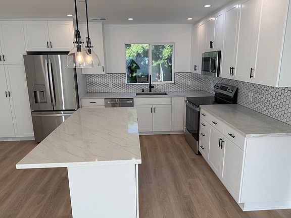 4th image of 802 Poinsettia Ave