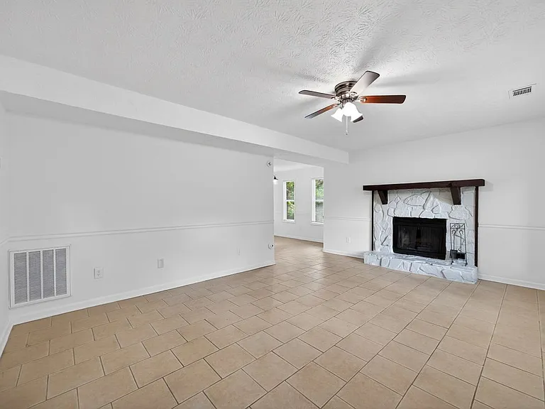 6898 Babbling Brook Dr — Photo 3