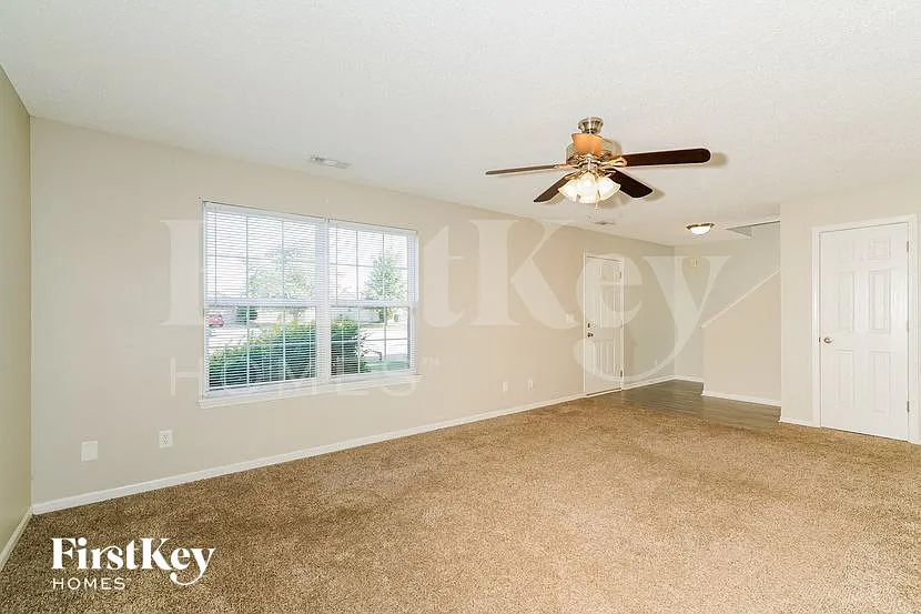 3 bed, 2.5 bath, 1568 sqft, $1,985 — Photo 2
