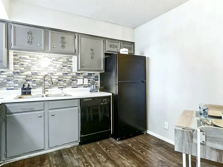 5300 NW Loop 410 — Photo 7