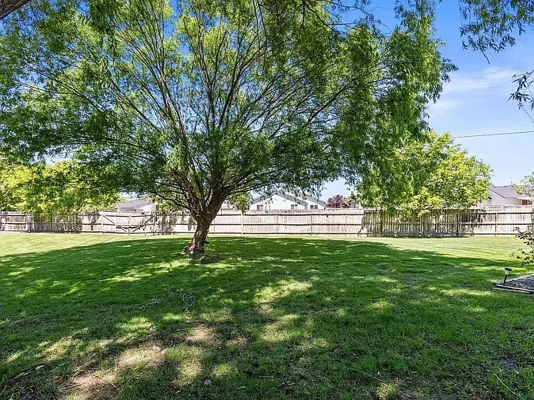3907 N Abbott St — Photo 28