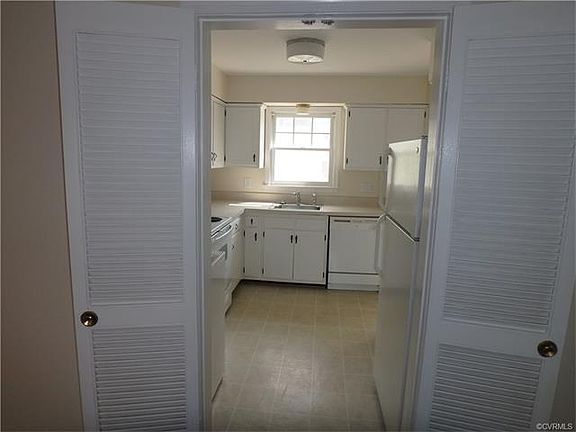 5th image of 1525 Americana Dr Unit 1525