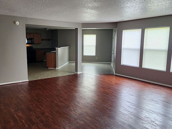 4th image of 4221 Fletcher Dr