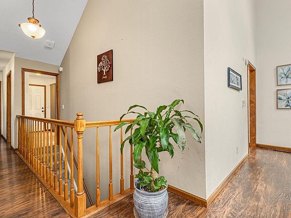 4th image of 15550 Windfield Ln