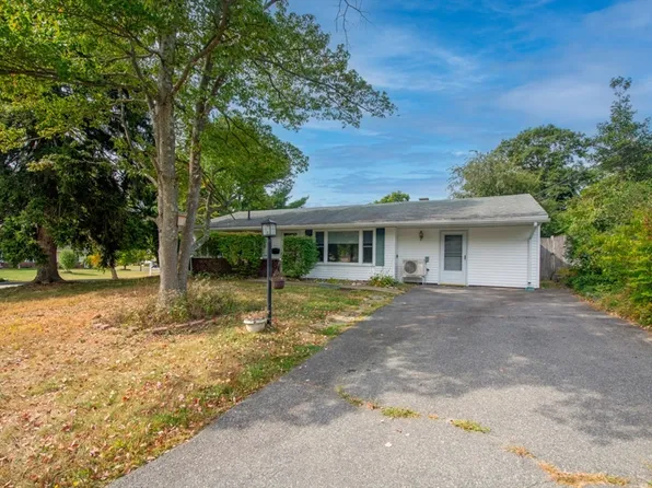4 Dodge Rd, Brockton, MA 02302