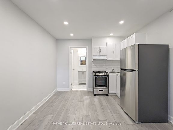 3rd image of 125 Shelborne Ave #1A