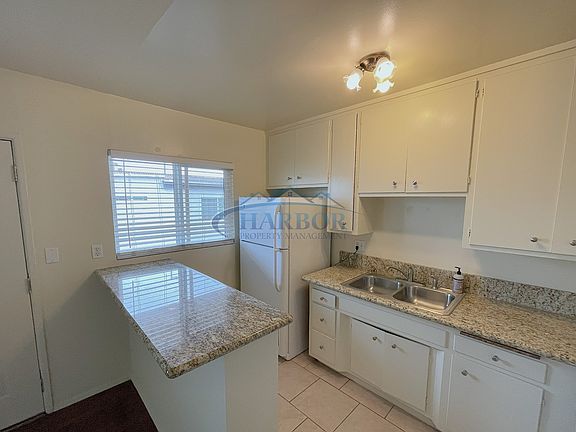 4th image of 1919 Vanderbilt Ln #11306996