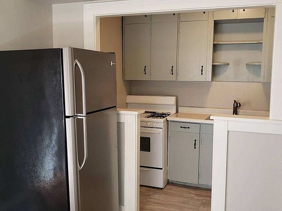 2nd image of 524 Gladstone Blvd Unit 5