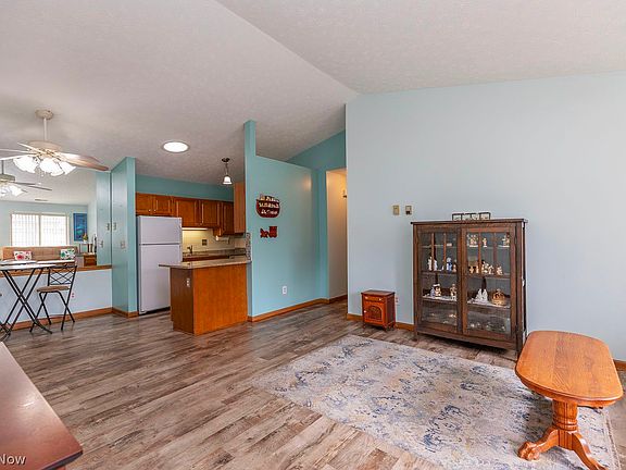 3rd image of 35254 Greenwich Ave