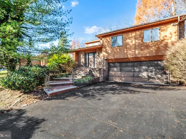 16 S Kings Oak Ln, Philadelphia, PA 19115