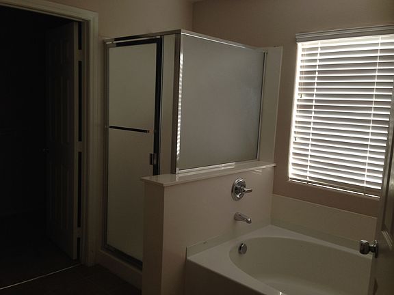 4th image of 11523 Fabiano St