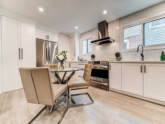 3rd image of 118 Copperwood Sq