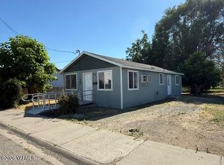 510 Division St, Grandview, WA 98930