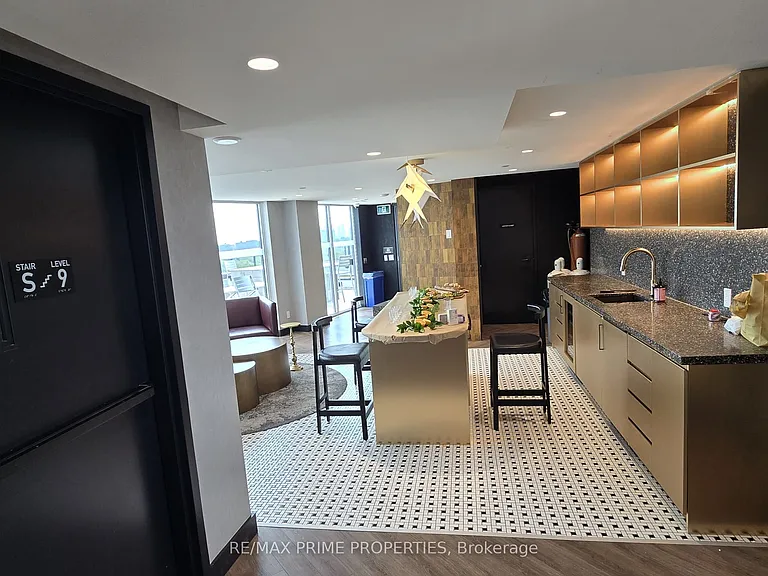 5 Lakeview Ave #405 — Photo 11