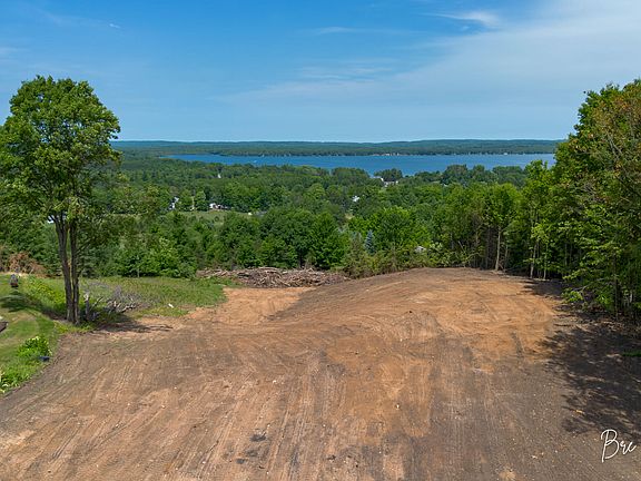 3rd image of Spruce Ridge Rd