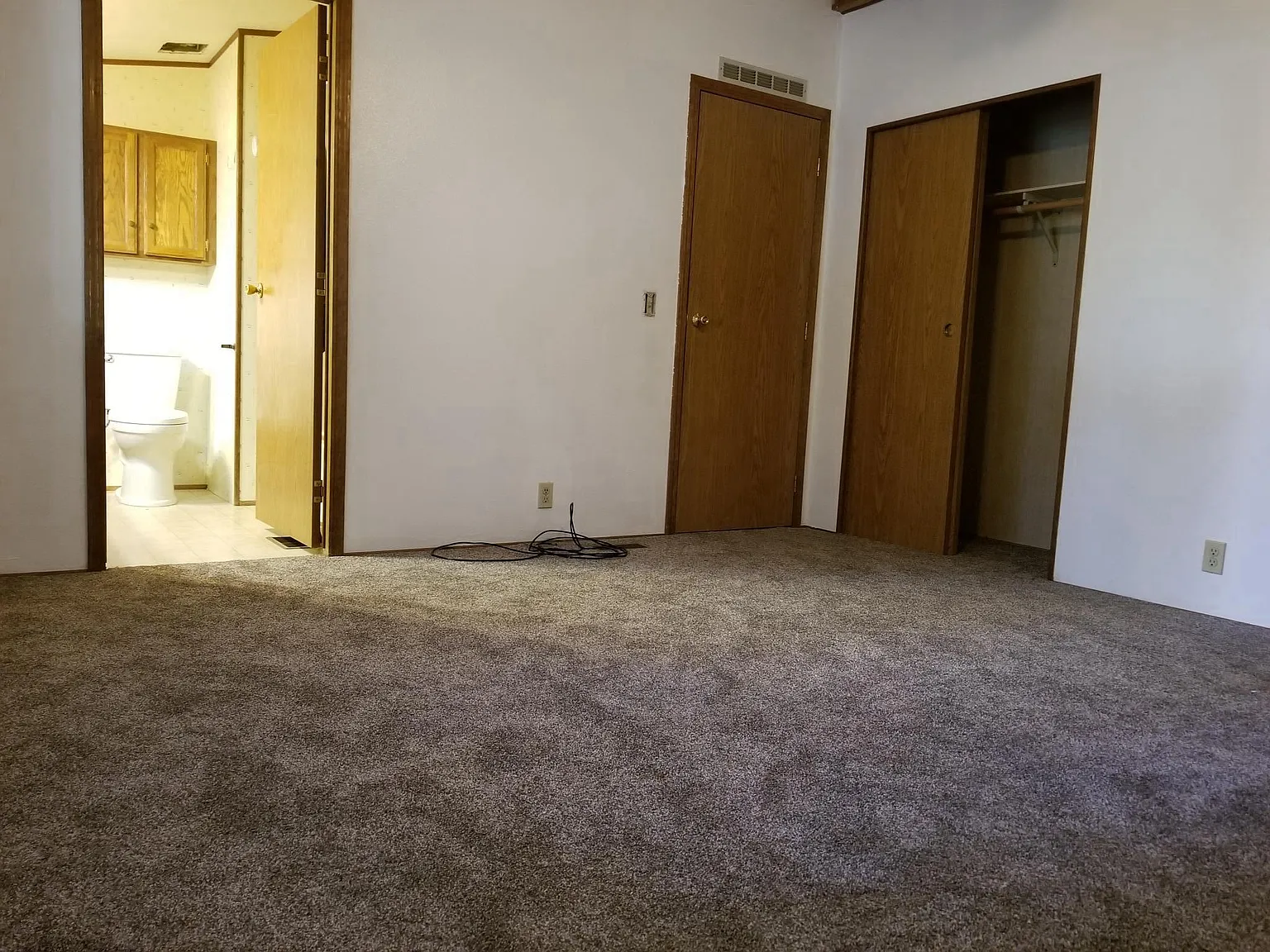 3 bed, 1344 sqft, $2,000 — Photo 2