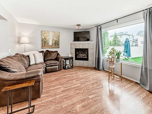 2nd image of 15 E Citadel Meadow Cres NW