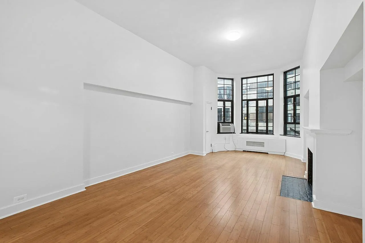 310 East 44th Street — Photo 2