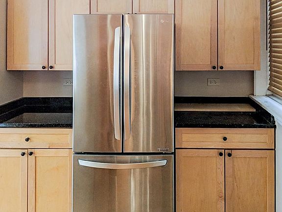 2nd image of 4808 N Paulina St APT 2E