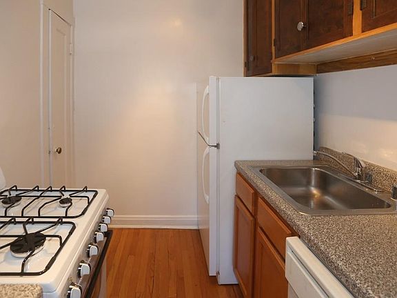 2nd image of 1602 W Granville Ave #3F